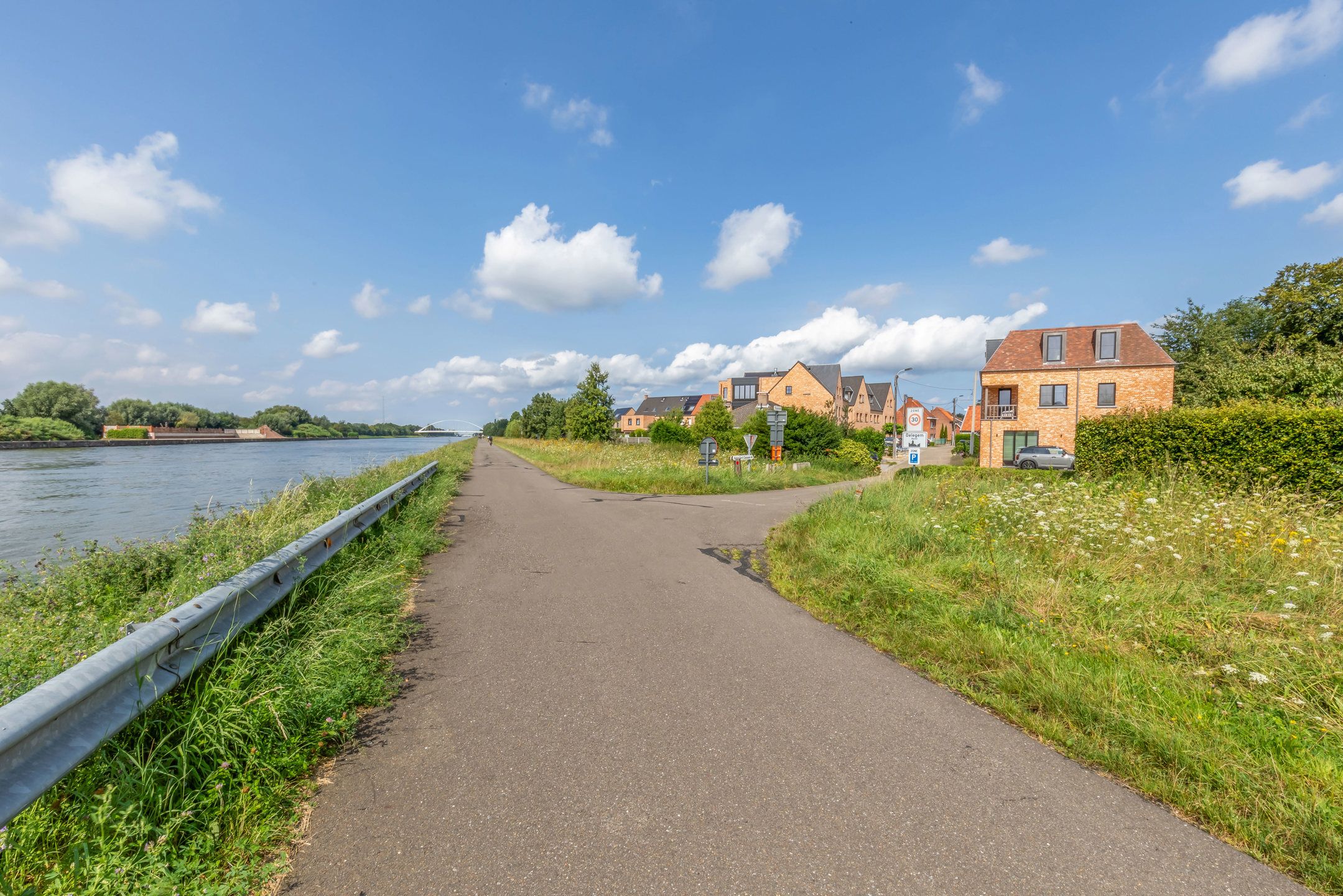 Exclusieve Pastorijwoning met Prachtig Uitzicht op 't Kanaal foto 28