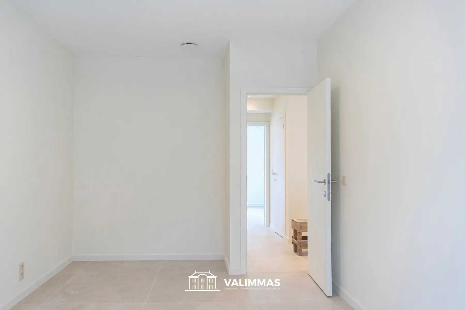 Totaal gerenoveerd duplex-appartement met terras en tuintje foto 9