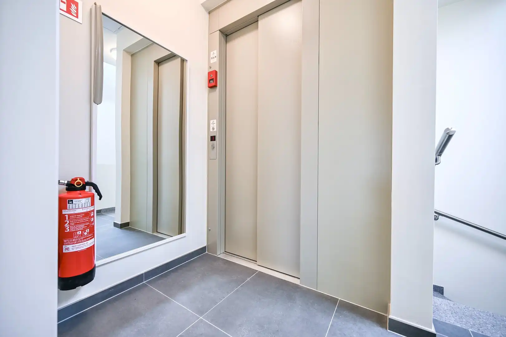 Instapklaar en volledig bemeubeld dakappartement te koop in hartje Bornem foto 14