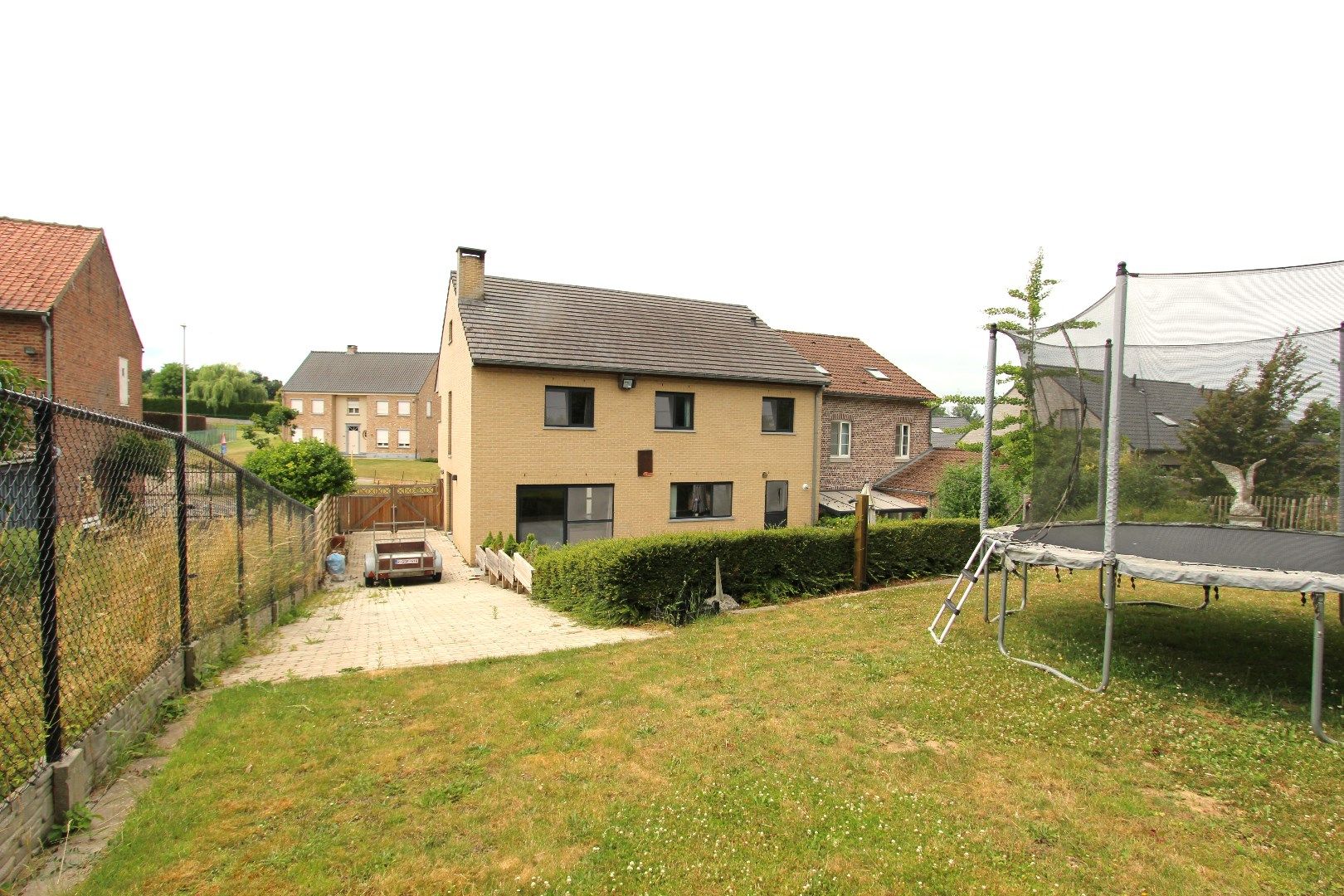 RECENTE WONING MET 5 SLAAPKAMERS EN GROTE TUIN foto 10