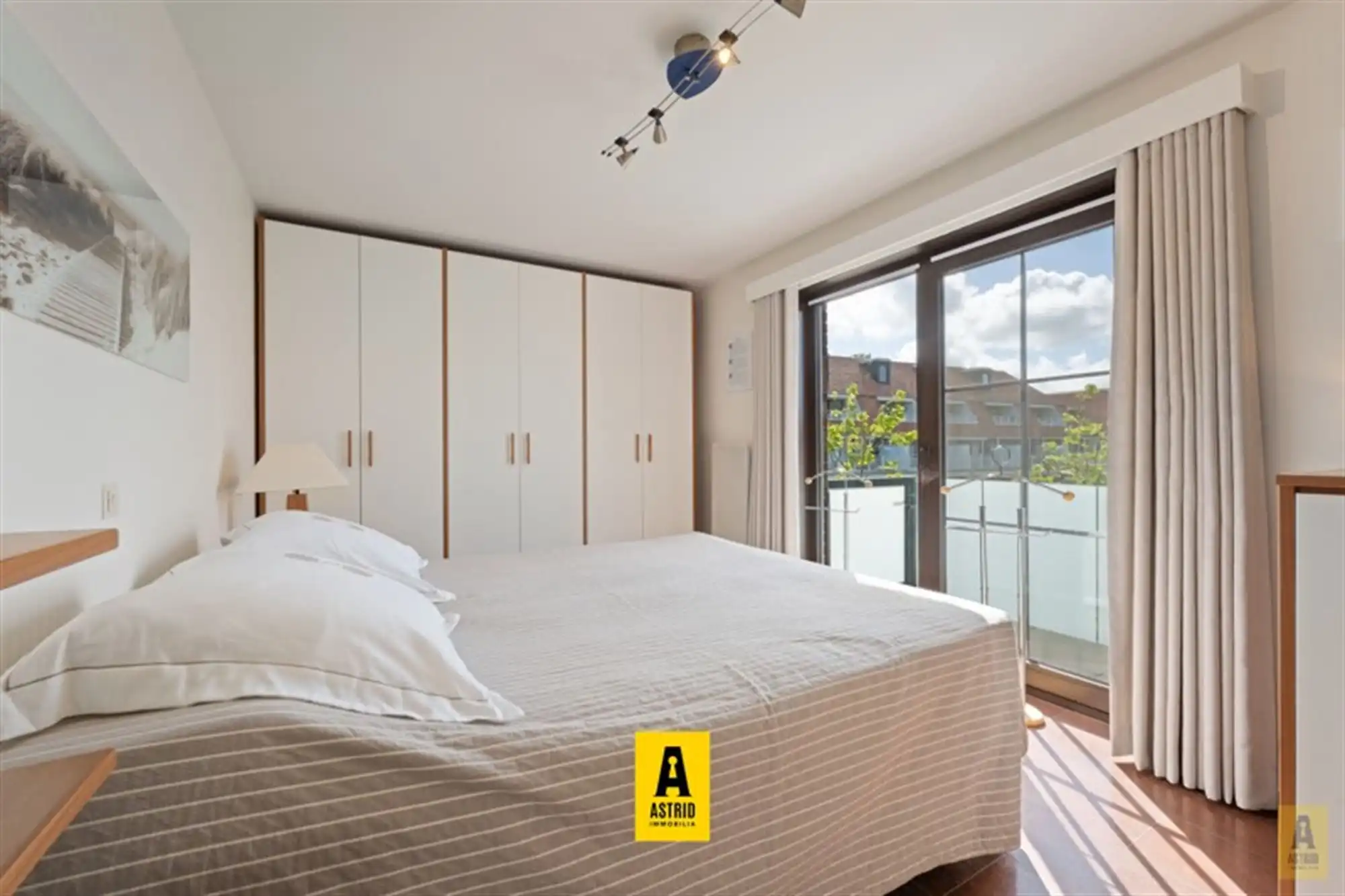 Karaktervolle voormalige dokterswoning met zee aan ruimte en mogelijkheden! foto 30