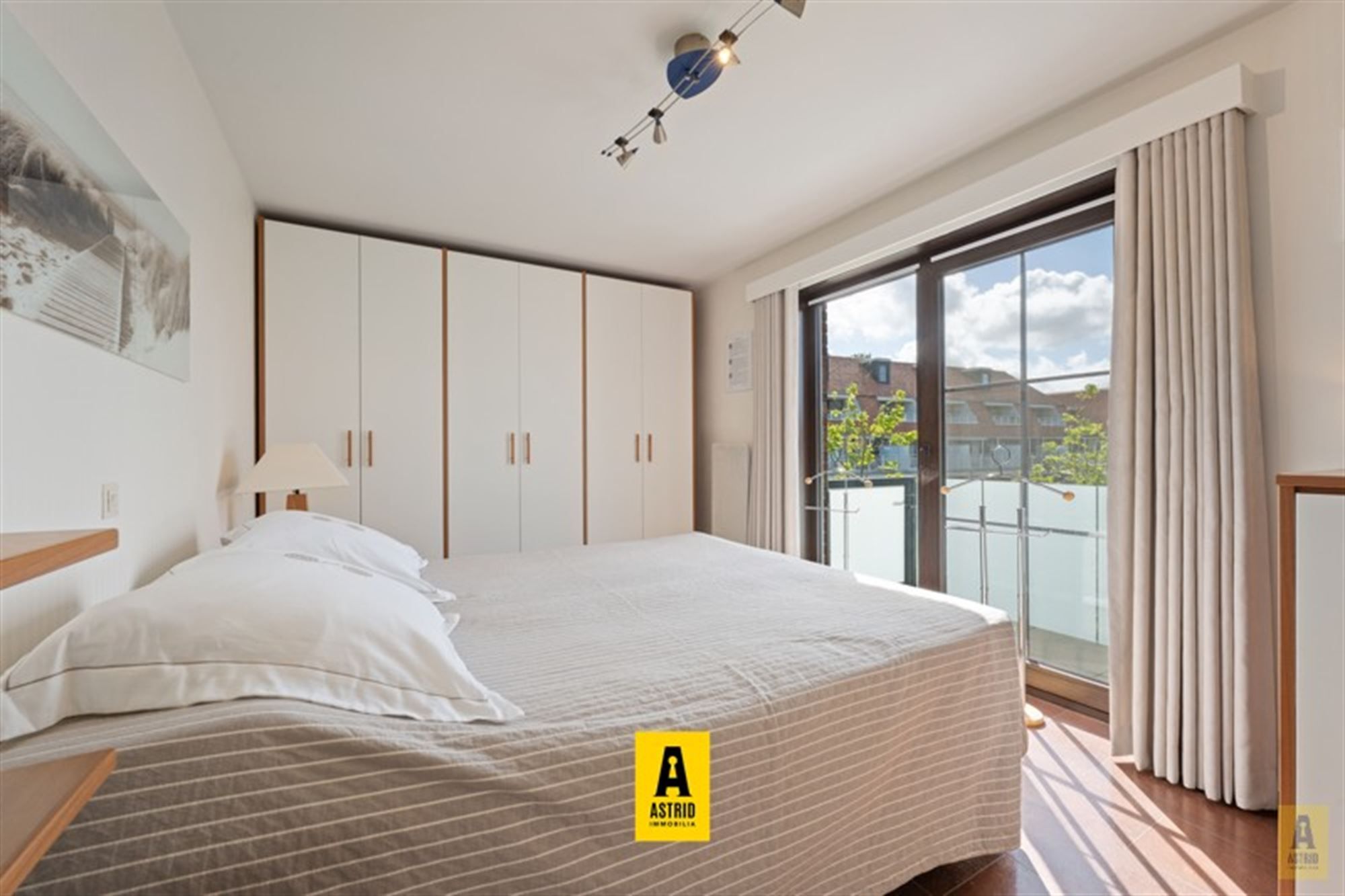 Karaktervolle voormalige dokterswoning met zee aan ruimte en mogelijkheden! foto 30