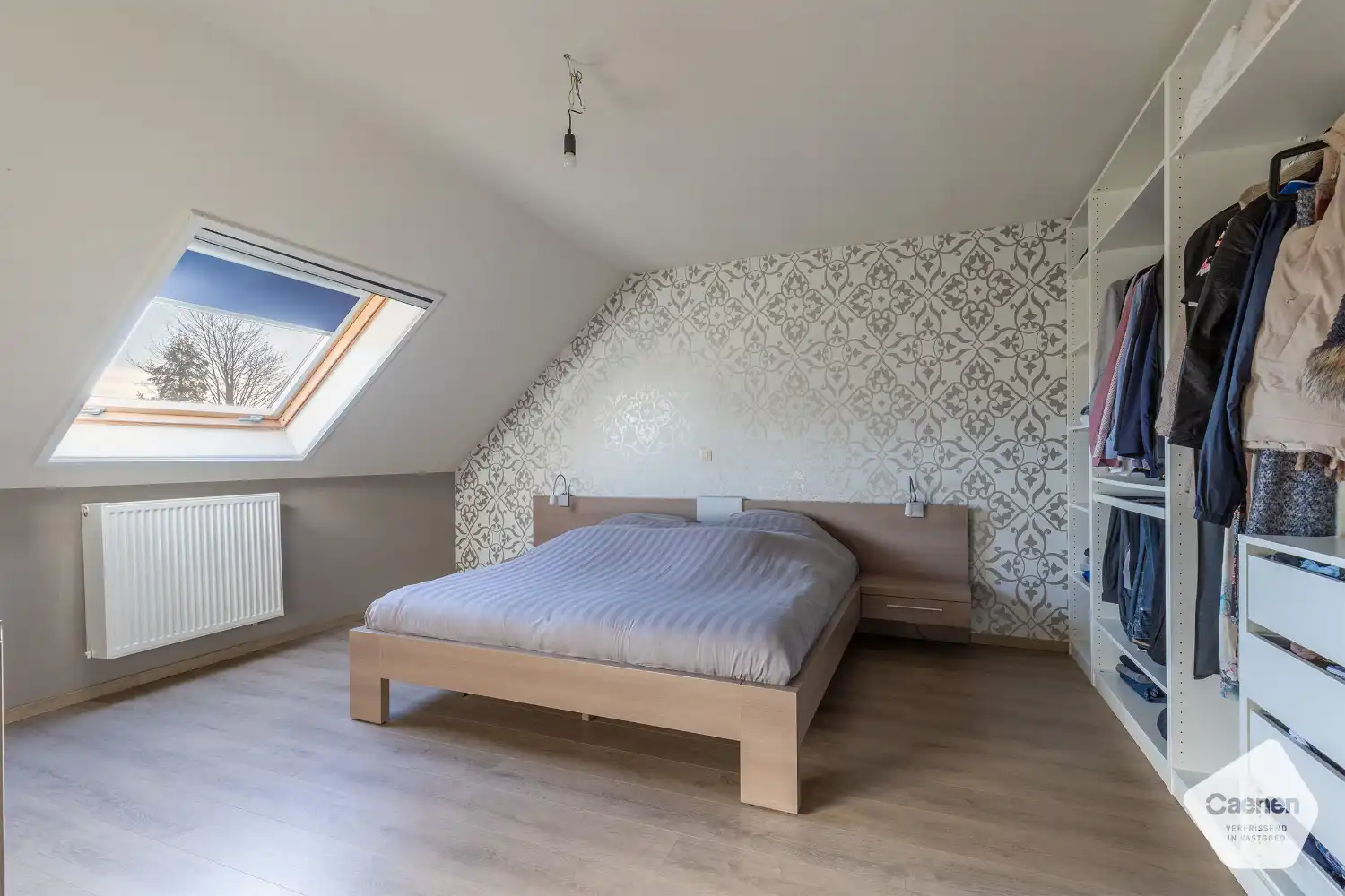 Recente en energiezuinige woning (2013) met 3 slaapkamers, inpandige garage en een uniek bijgebouw! foto 8