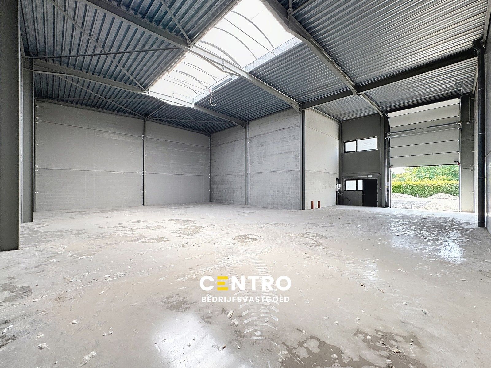 NIEUWBOUW KMO-Unit (312m2) te Eeklo vlakbij de N9! foto {{pictureIndex}}