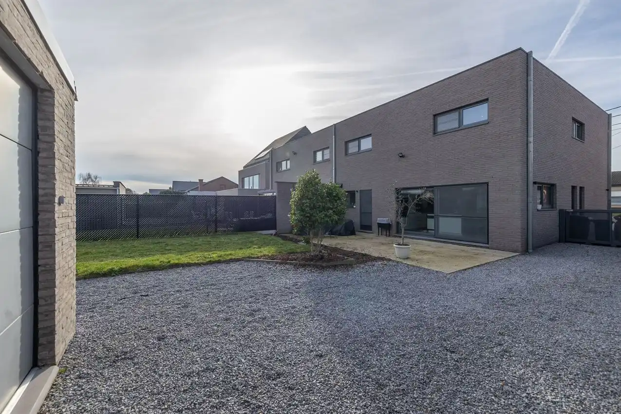 Groot wonen in recent huis zonder renovatie-of bouwzorgen foto 26
