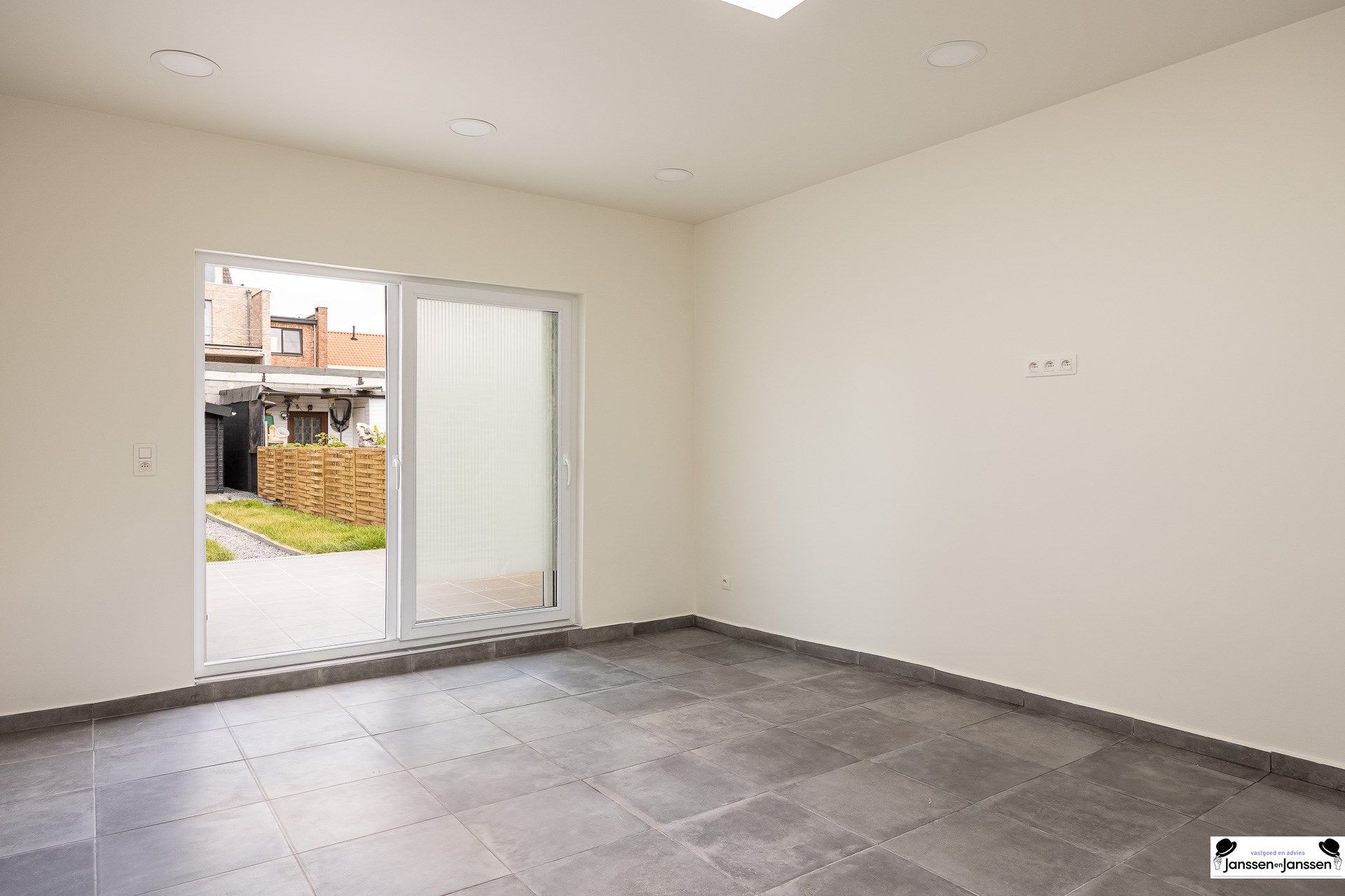 Instapklare woning met ruime tuin in hartje Willebroek foto 6