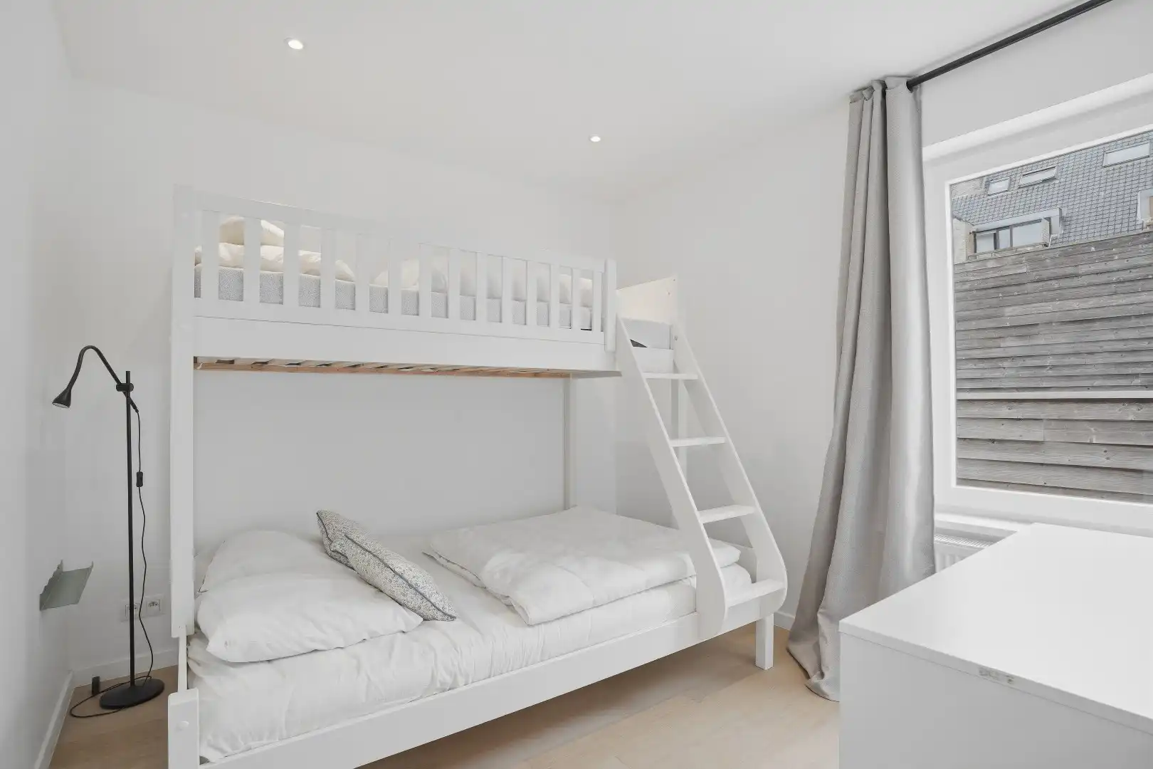 Subliem gerenoveerde herenwoning met 6 slaapkamers inclusief garage in Nieuwpoort-Stad op 135 m². foto 13