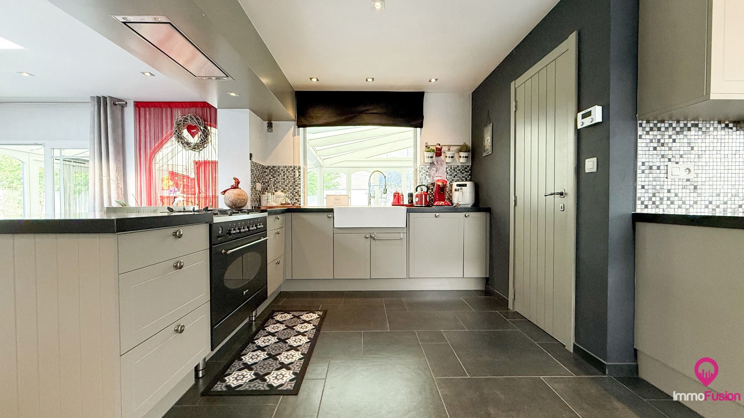 Rustig gelegen instapklare woning met 4 slpks en mooie tuin! foto 6