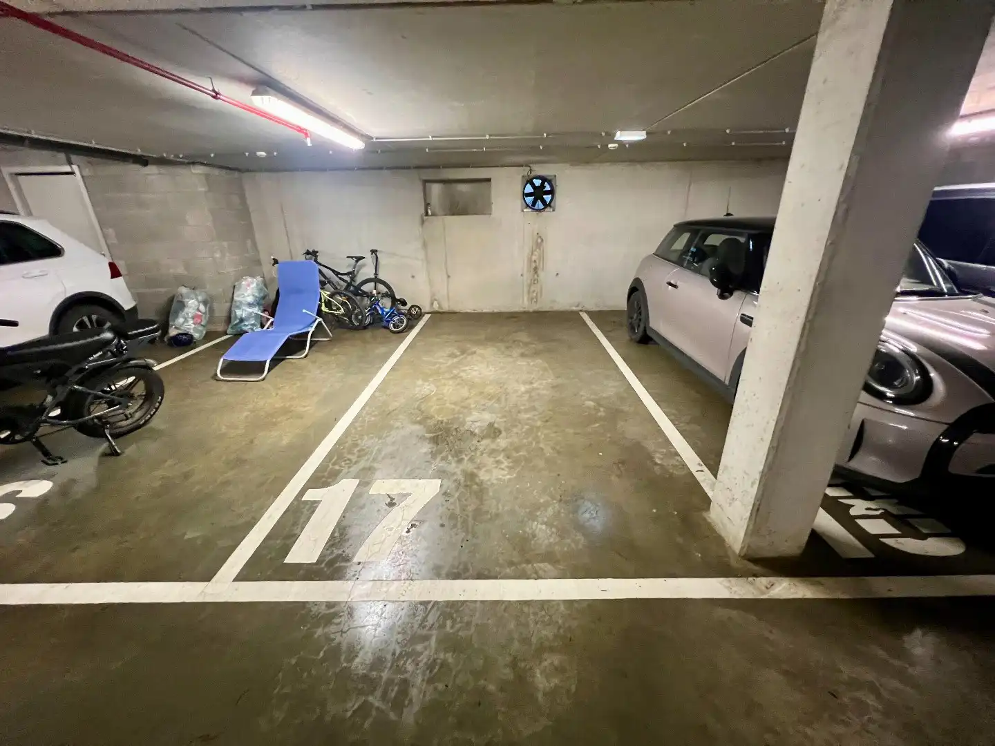 Charmant 1-slaapkamerapp. met terras en parking foto 11