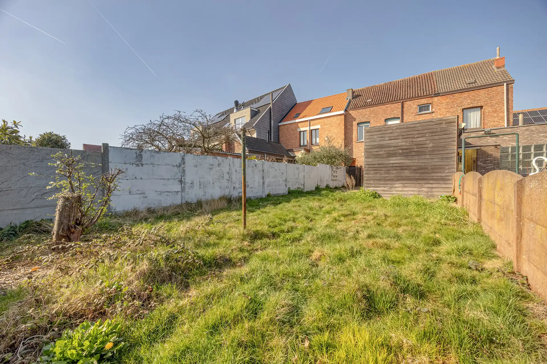 Volledig te renoveren woning met 3 slaapkamers en grote tuin foto 3