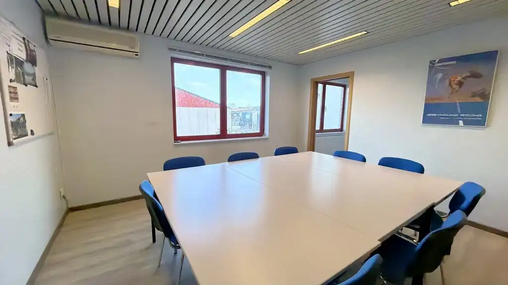 Bedrijfsgebouw met laadkades te huur nabij E313 in Olen foto 12