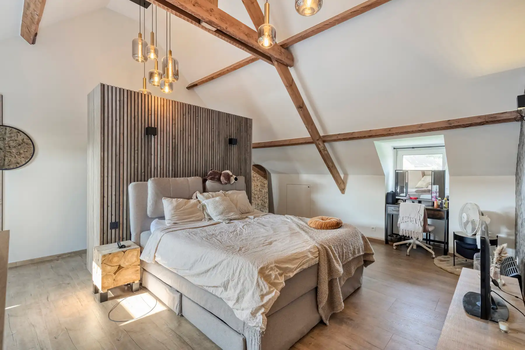 Instapklare HOB met 3 slaapkamers, tuin en 2 garages foto 3