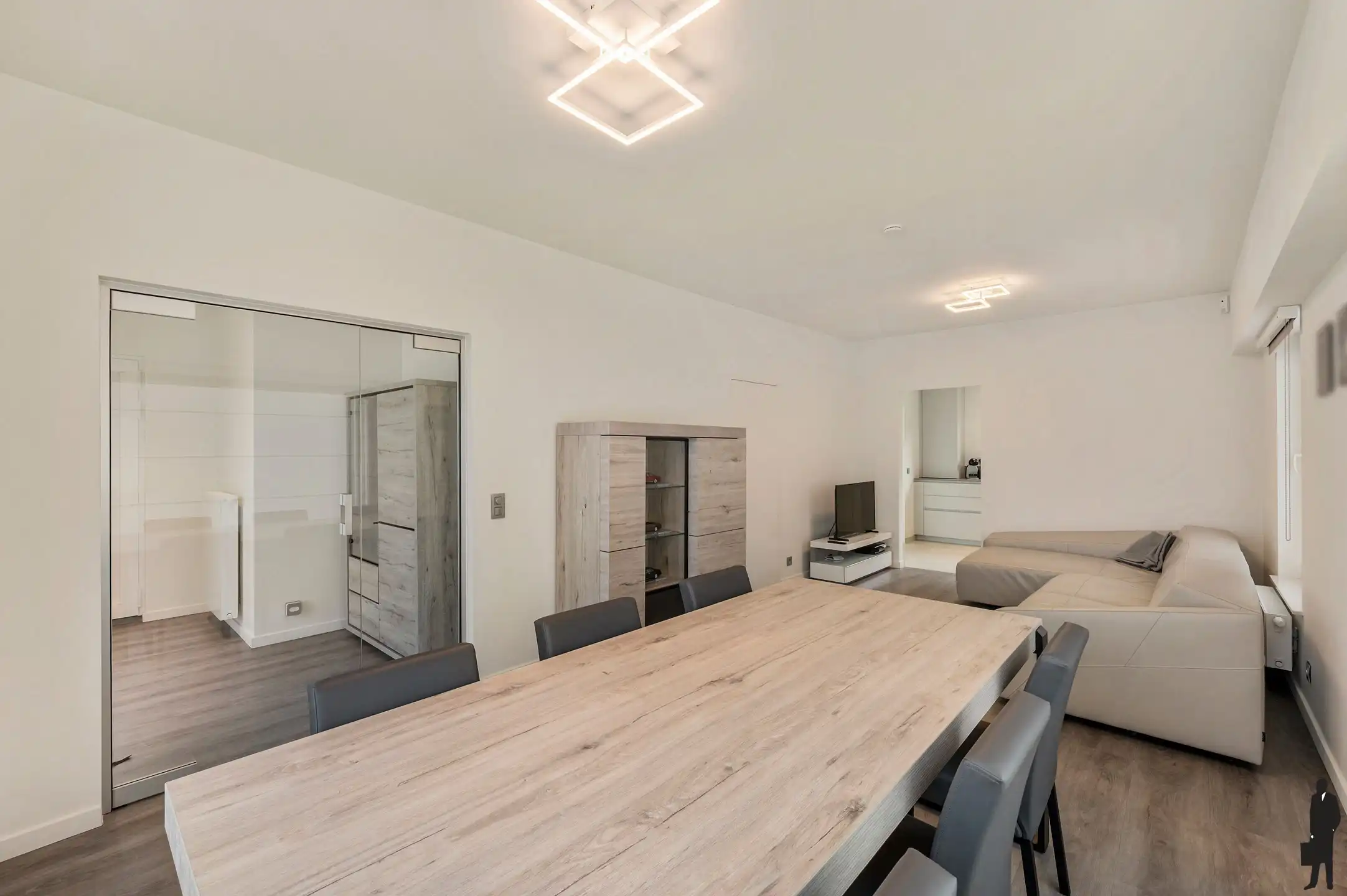 Instapklare open bebouwing met inpandige garage en zonnige tuin op 692 m². foto 4