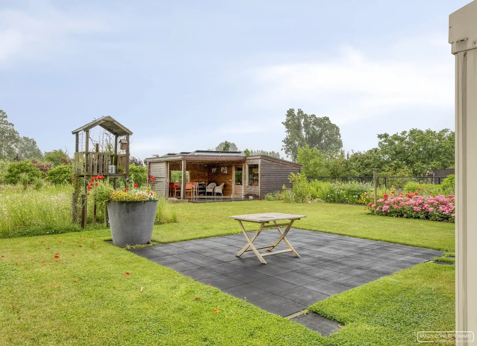 Rustig gelegen bungalow op 900m2 te koop in Anzegem foto 2