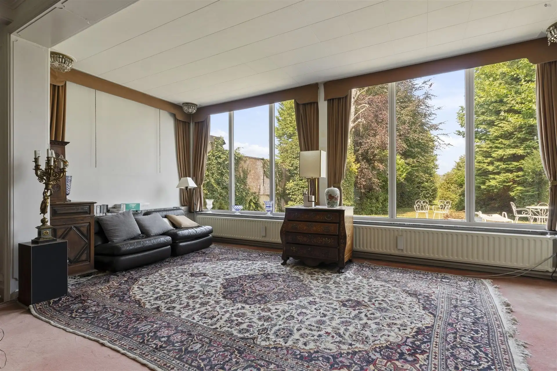 Voormalige dokterswoning, zeer unieke woning mt grote oppervlakten foto 11