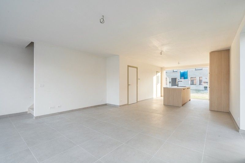 Instapklare nieuwbouwwoning met zonnige tuin te Roeselare foto 4