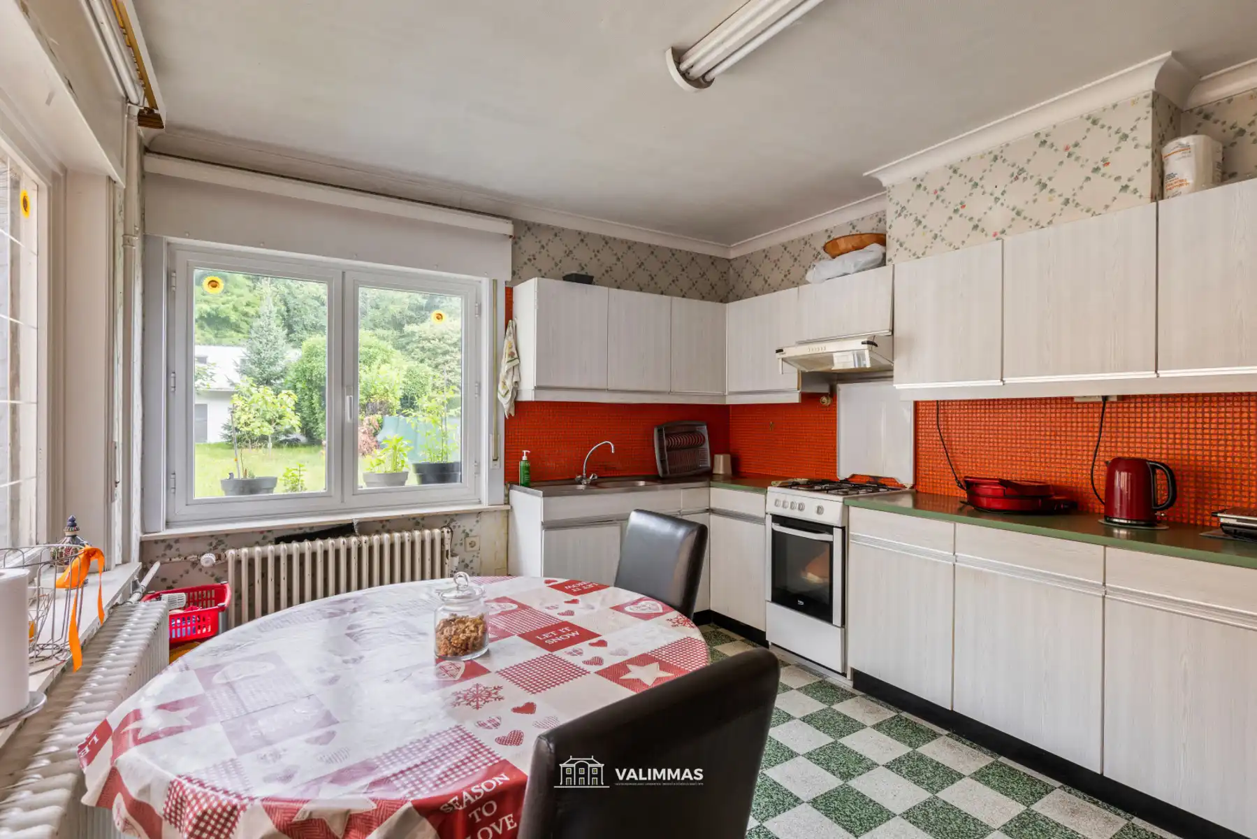 Verzorgde en welgelegen rijwoning met ruime garage, tuin... foto 8