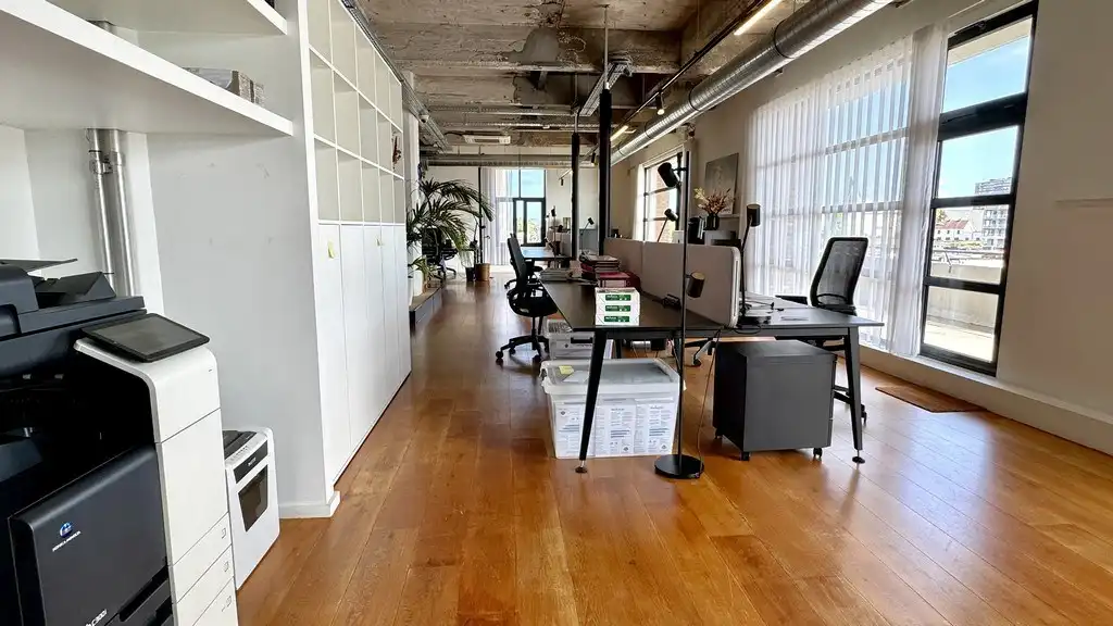 Hip loftkantoor te huur in Handelsdokcenter in Gent foto 8
