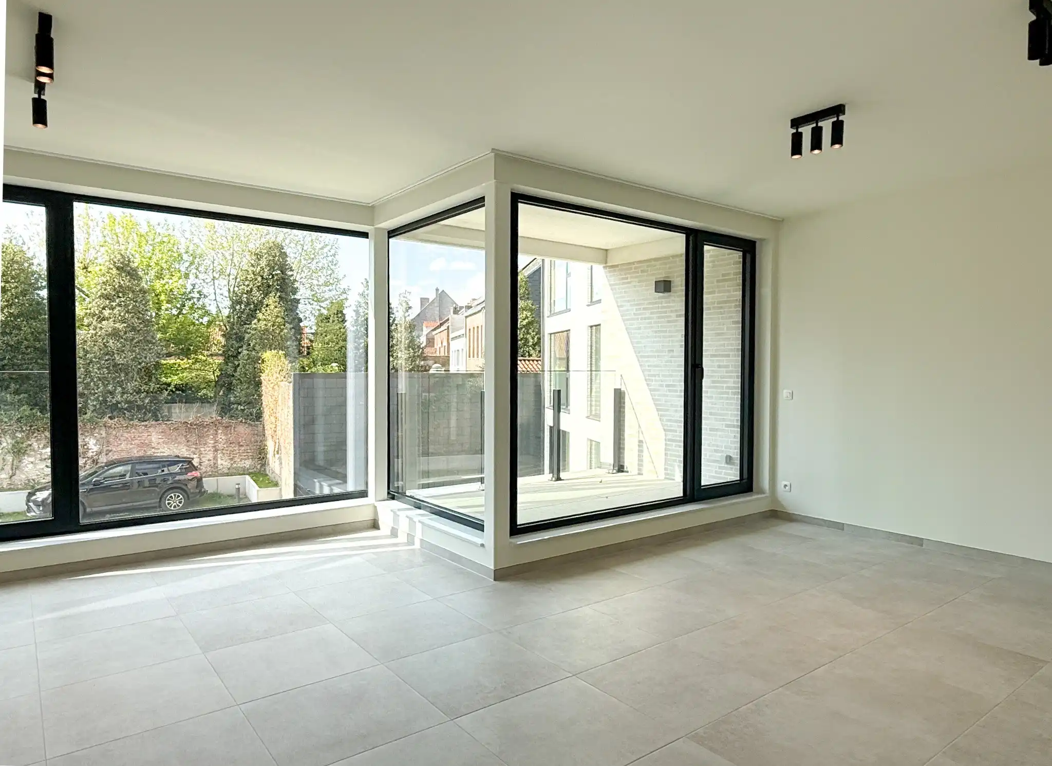 Nieuwbouwappartement op de eerste verdieping met terras en twee slaapkamers foto {{pictureIndex}}