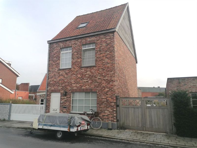 Hoofdfoto van de publicatie: Te koop Izegem : instapklare gezinswoning met 4/5 slaapkamers in centrum Izegem