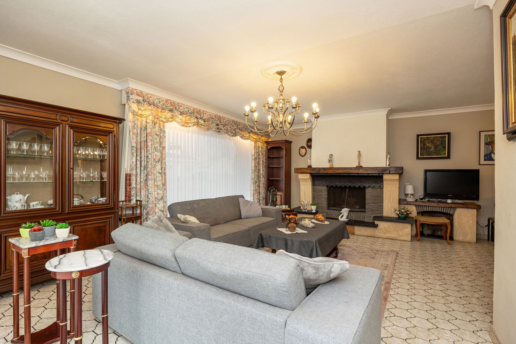 Ruime karaktervolle woonst met magazijn bij Berlare centrum foto 4