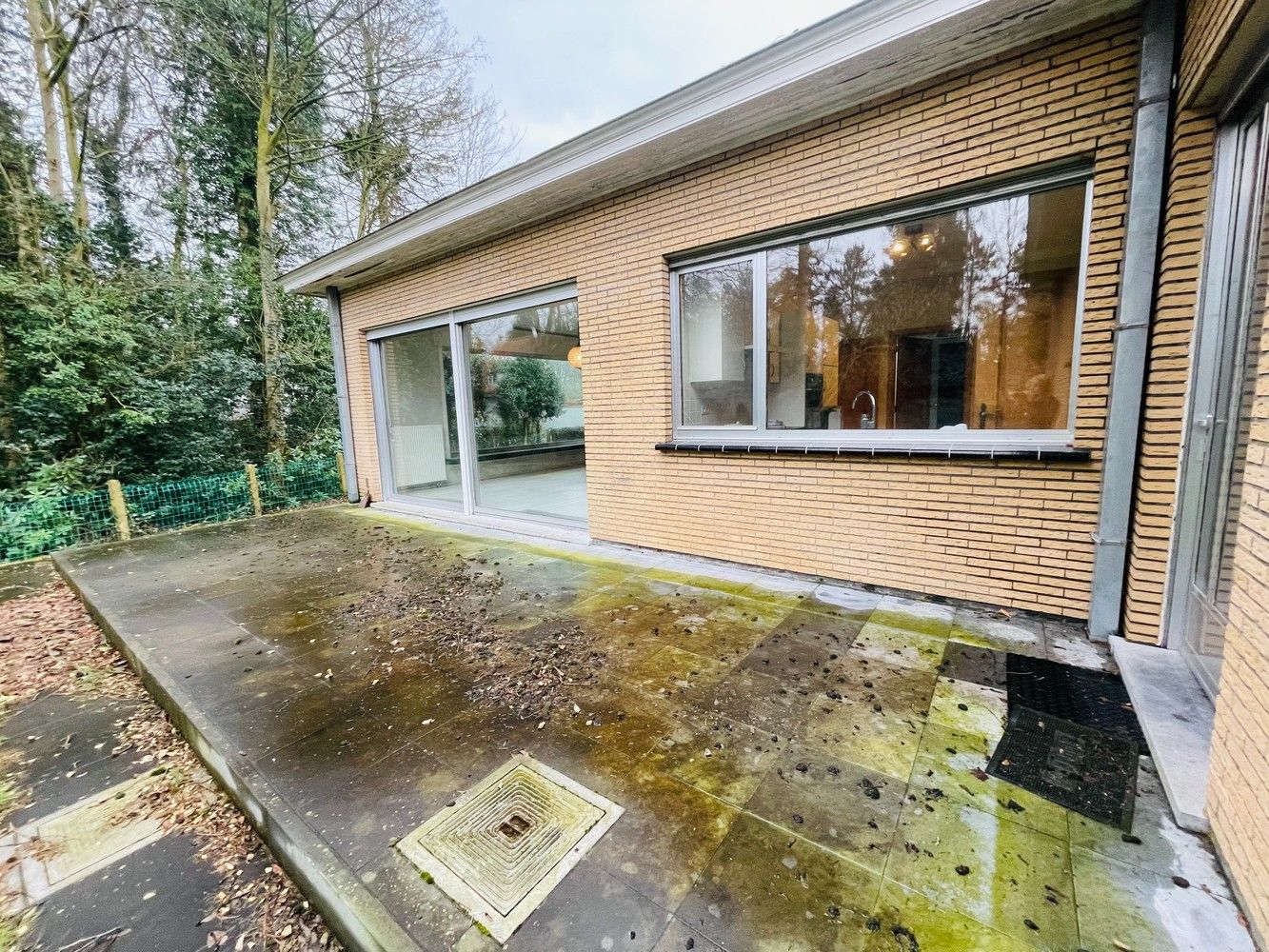 Sint-Andries, residentiele rustige ligging, vlakbij  alle winkels, scholen en E 40 RUIME BUNGALOW met 3 slaapkamers en GARAGE van 48 m² + oprit foto 10