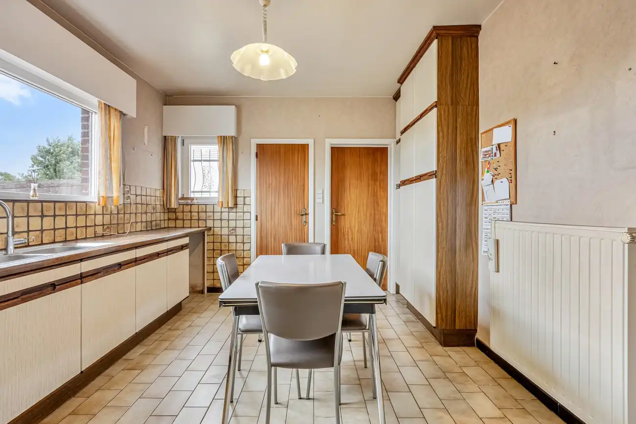 Charmante te renoveren woning met 3 slaapkamers in het rustige Desteldonk foto 8