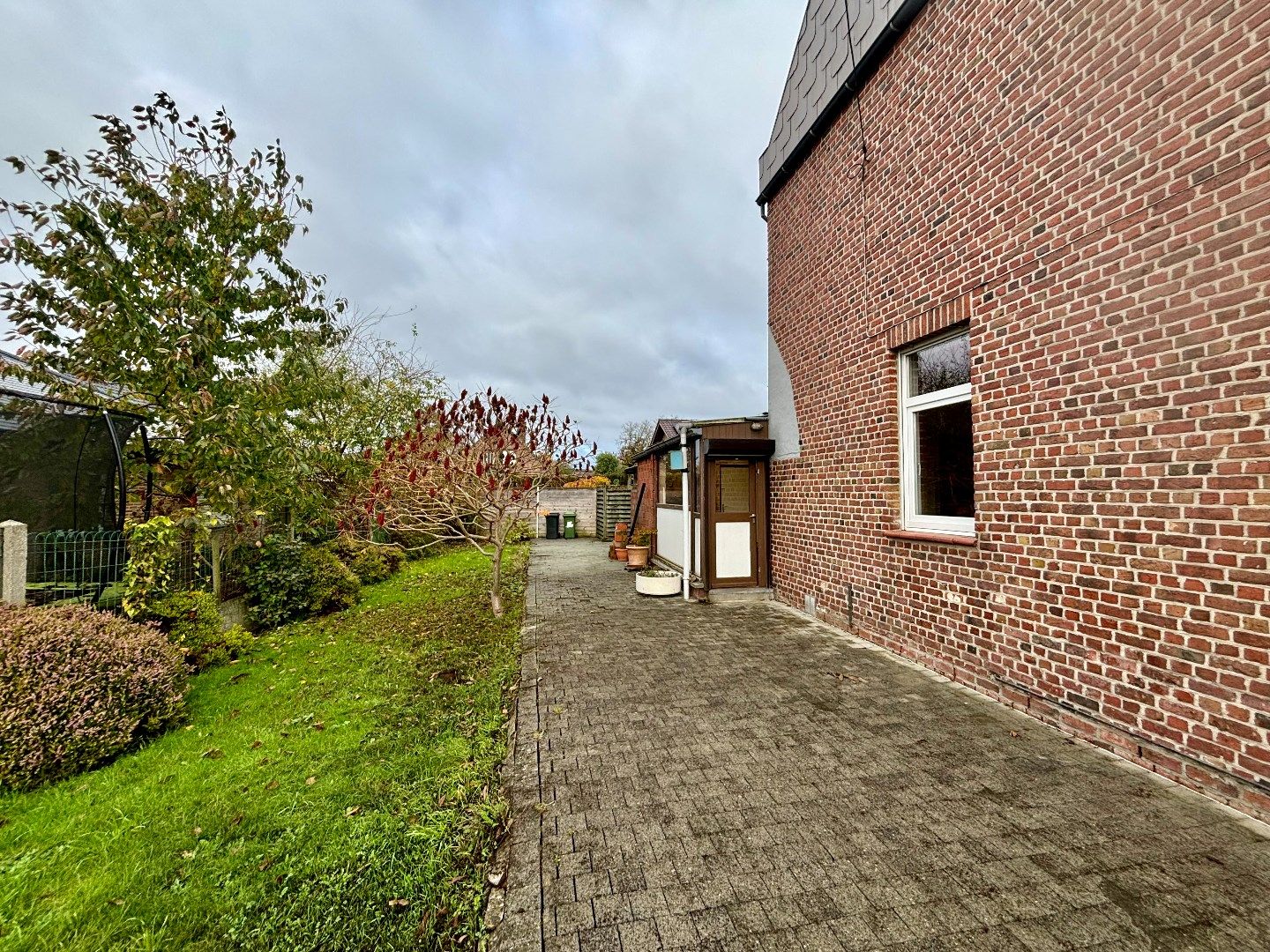 Centrum Ieper, te renoveren alleenstaande woning. Opp: 311m². foto 6