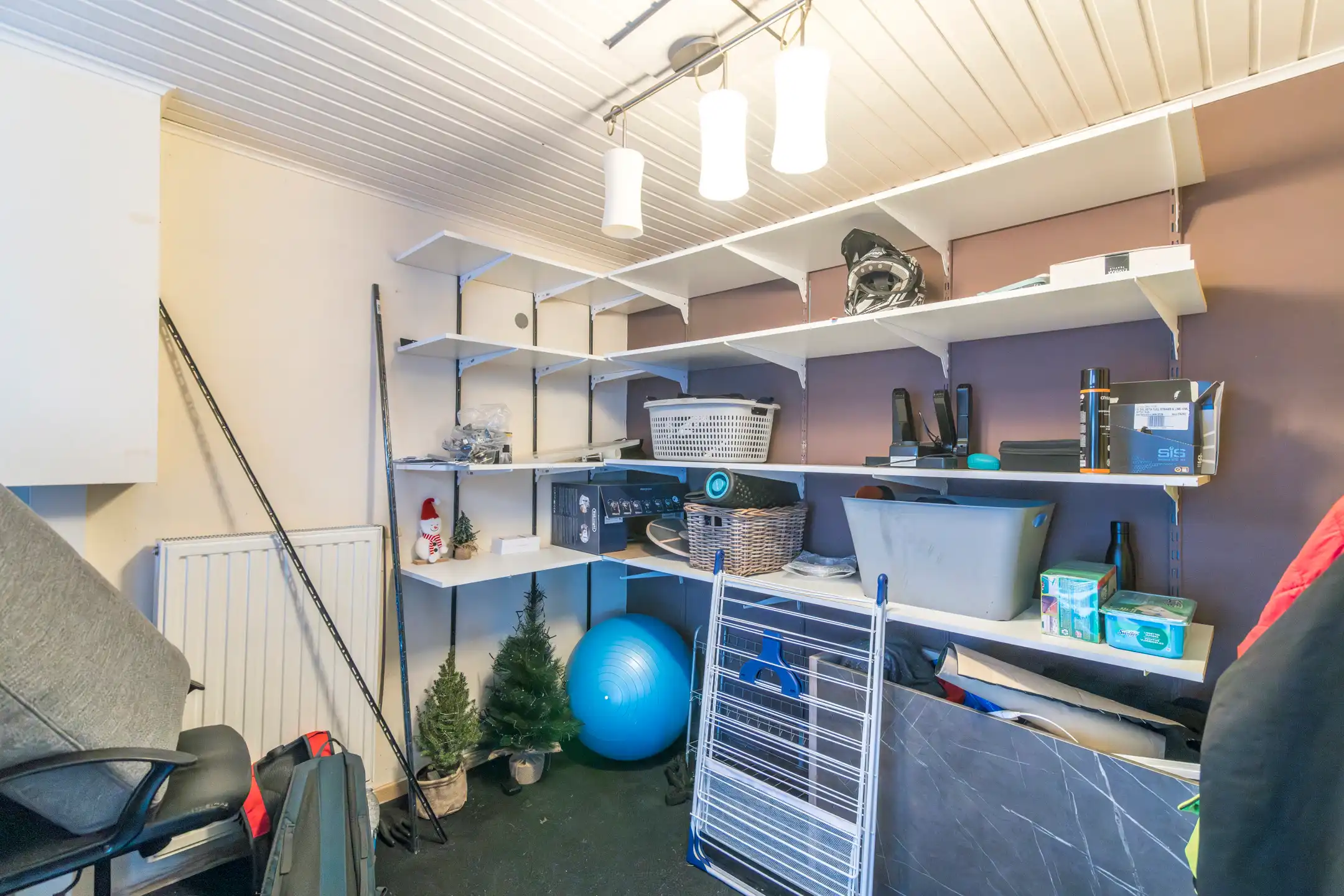 Halfopen woning met grote omheinde tuin en mooi uitzicht foto 13