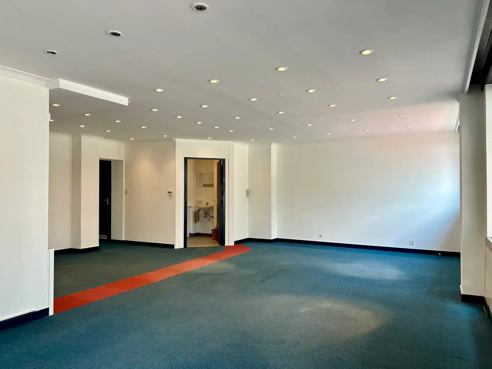 Kantoorruimte op strategische locatie foto 2