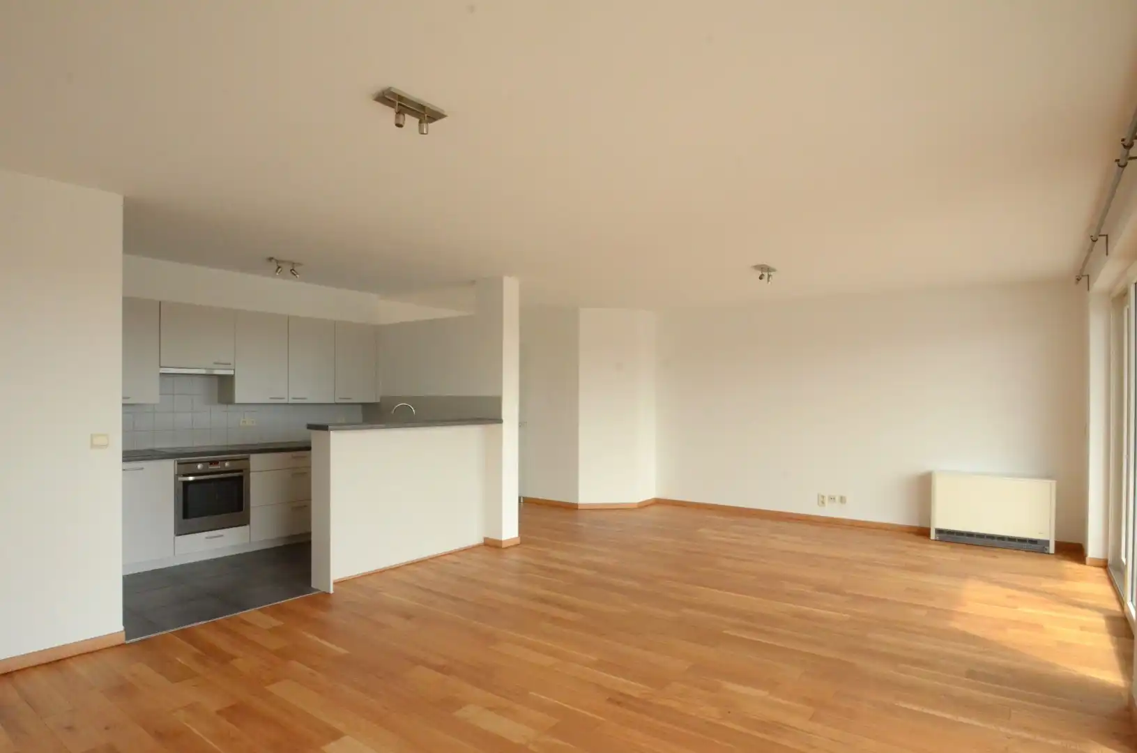 Zonnig appartement met 2 slaapkamers en terras met zicht op de jachthaven foto 3