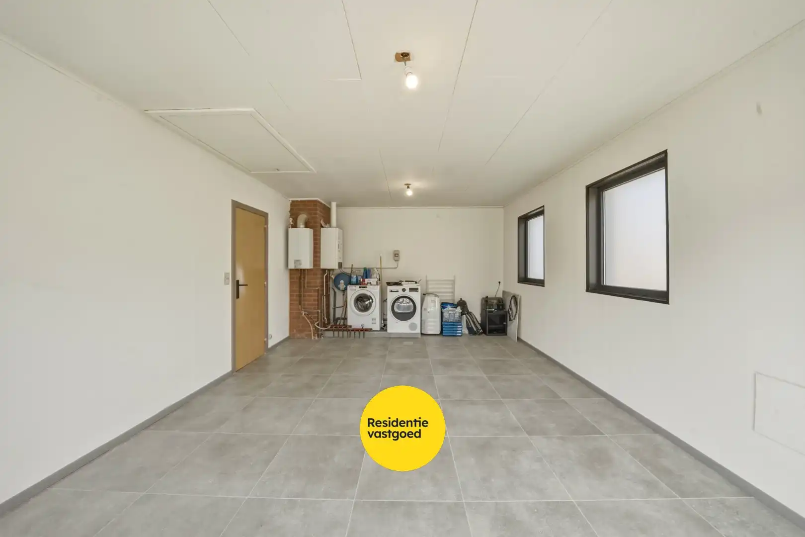 Instapklare ruime bungalow met zongerichte tuin in hartje Oudenburg! foto 21