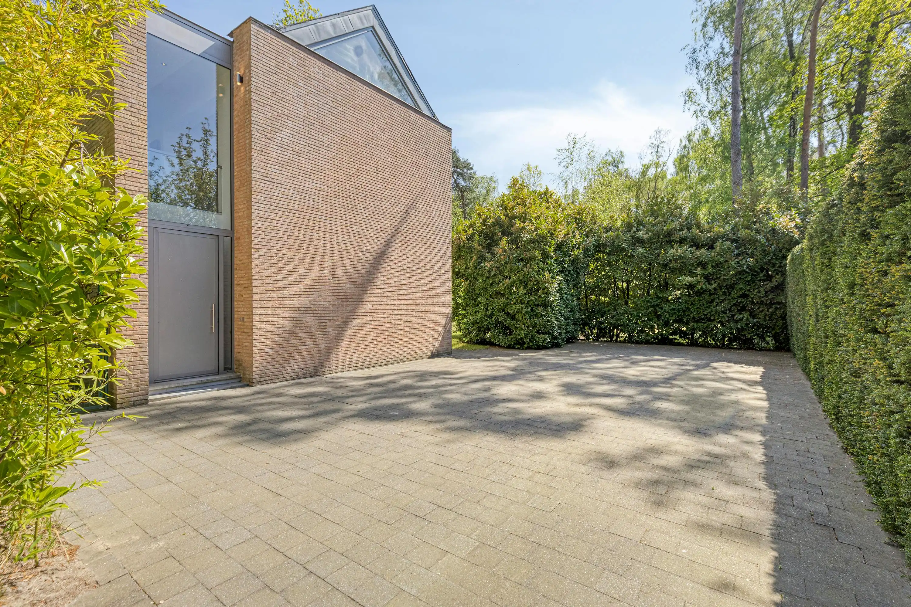 Exclusieve villa in Schilde met ruime zuid-gerichte tuin. foto 2