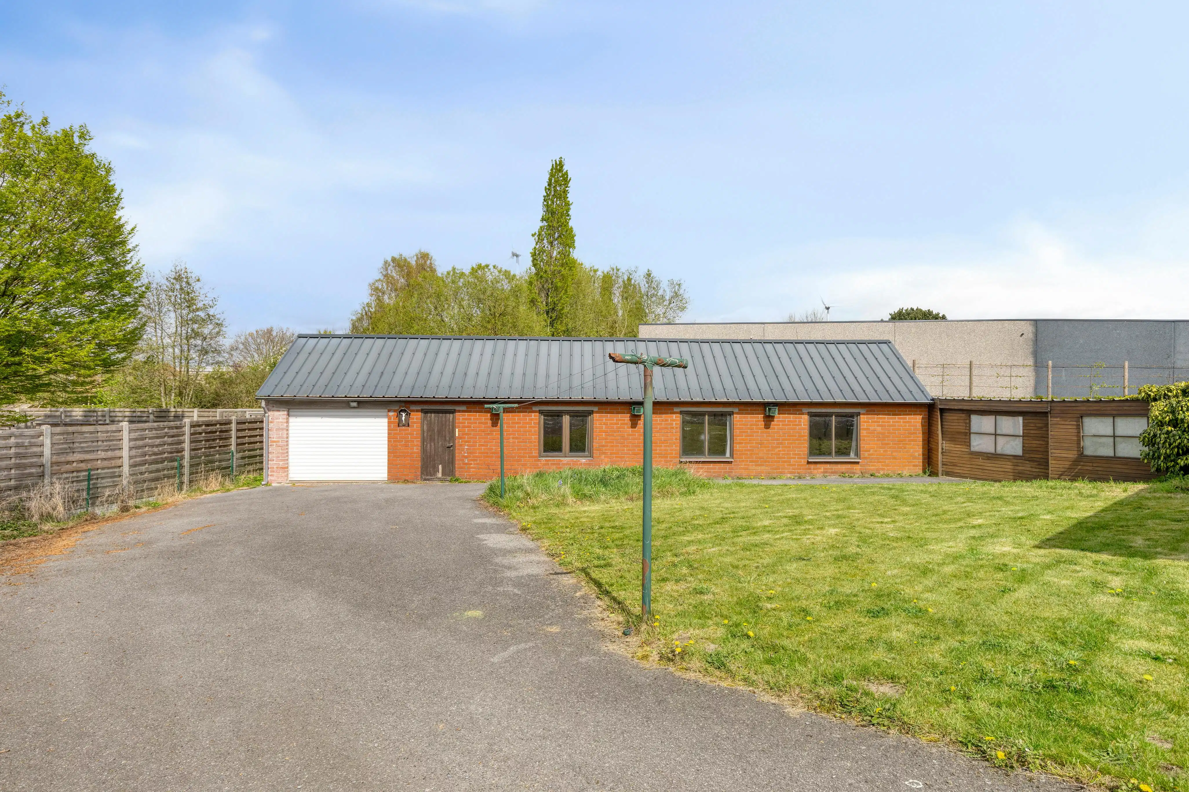 Open bebouwing met atelier en garage te koop in Zulte foto 3