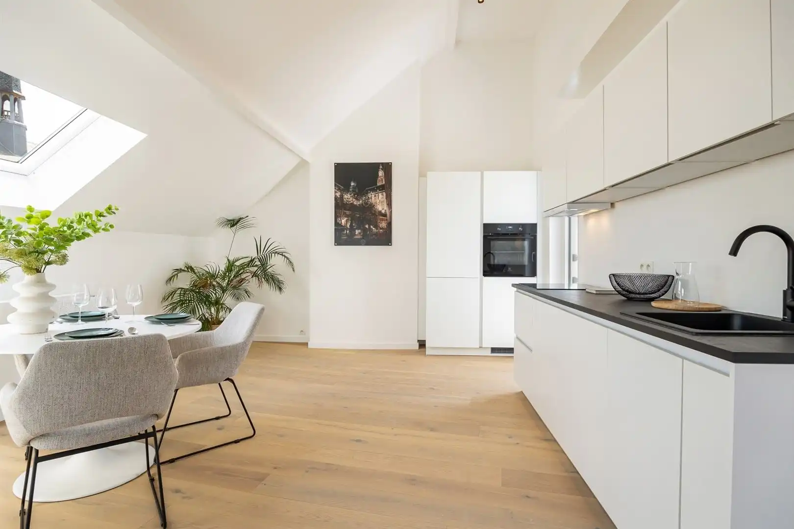 Charmant gerenoveerd appartement met veel lichtinval foto 12