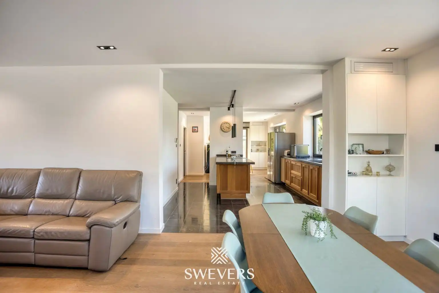 Instapklare open bebouwing met 4 slaapkamers op een perceel van 16a 60ca foto 4