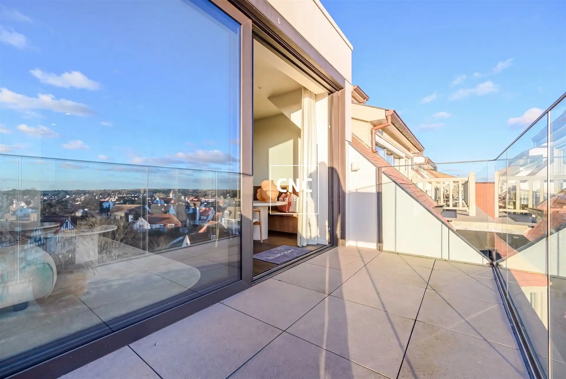 Exceptioneel nieuwbouw duplex-appartement in het hart van het Zoute met prachtig zicht op de typische Zoute-gevels foto 4