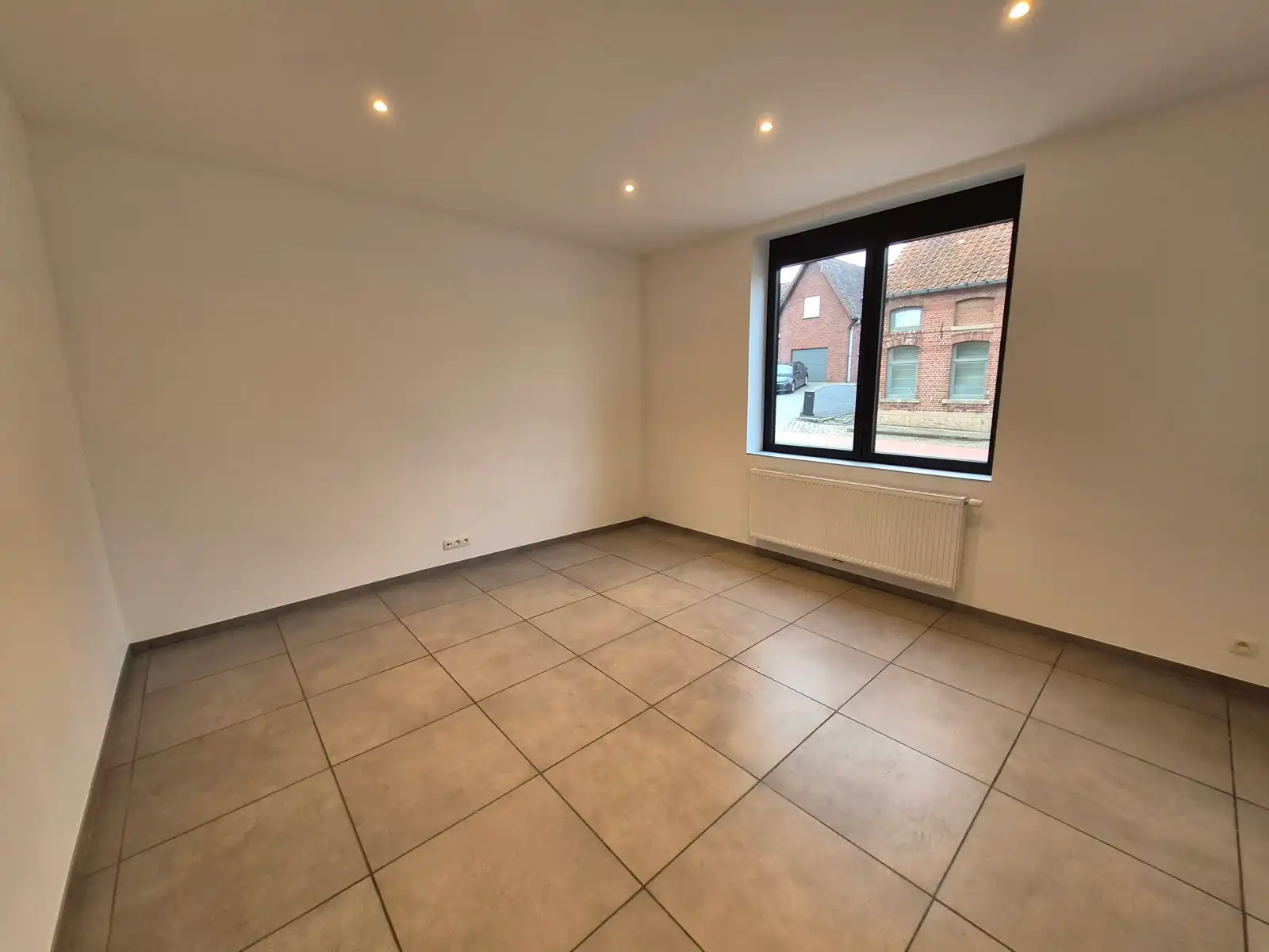 Half vrijstaande woning met drie slaapkamers foto 3