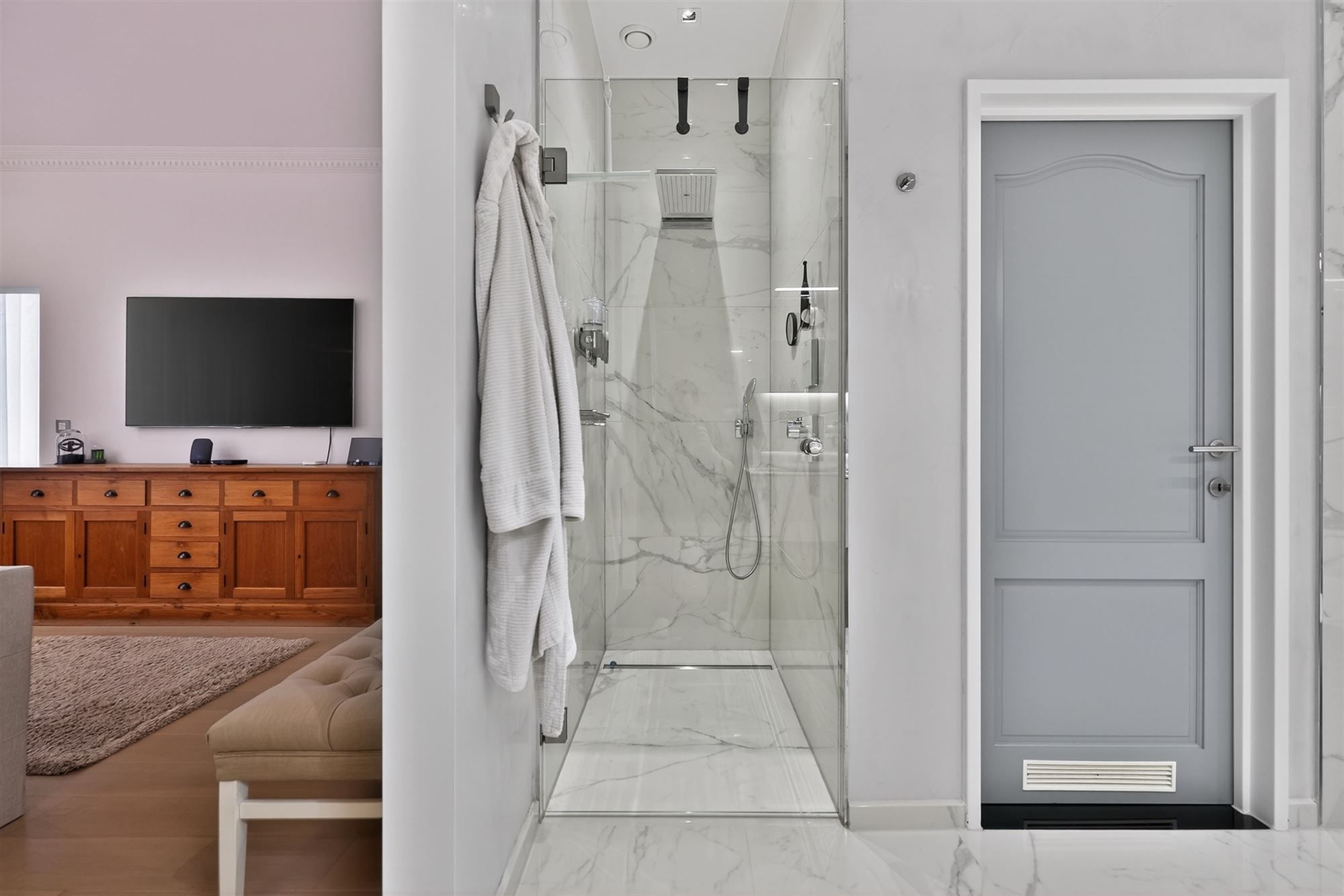 Knap afgewerkte ruime woning op toplocatie foto 11