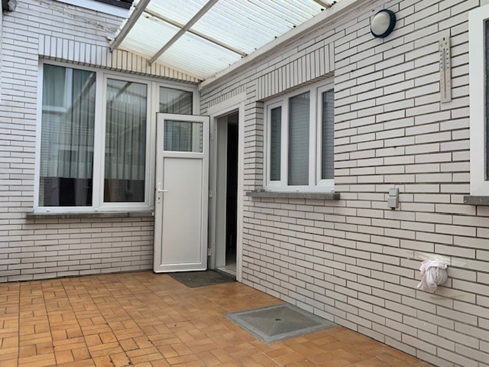 Woning in het centrum van Kapellen met garage en terras! foto 10