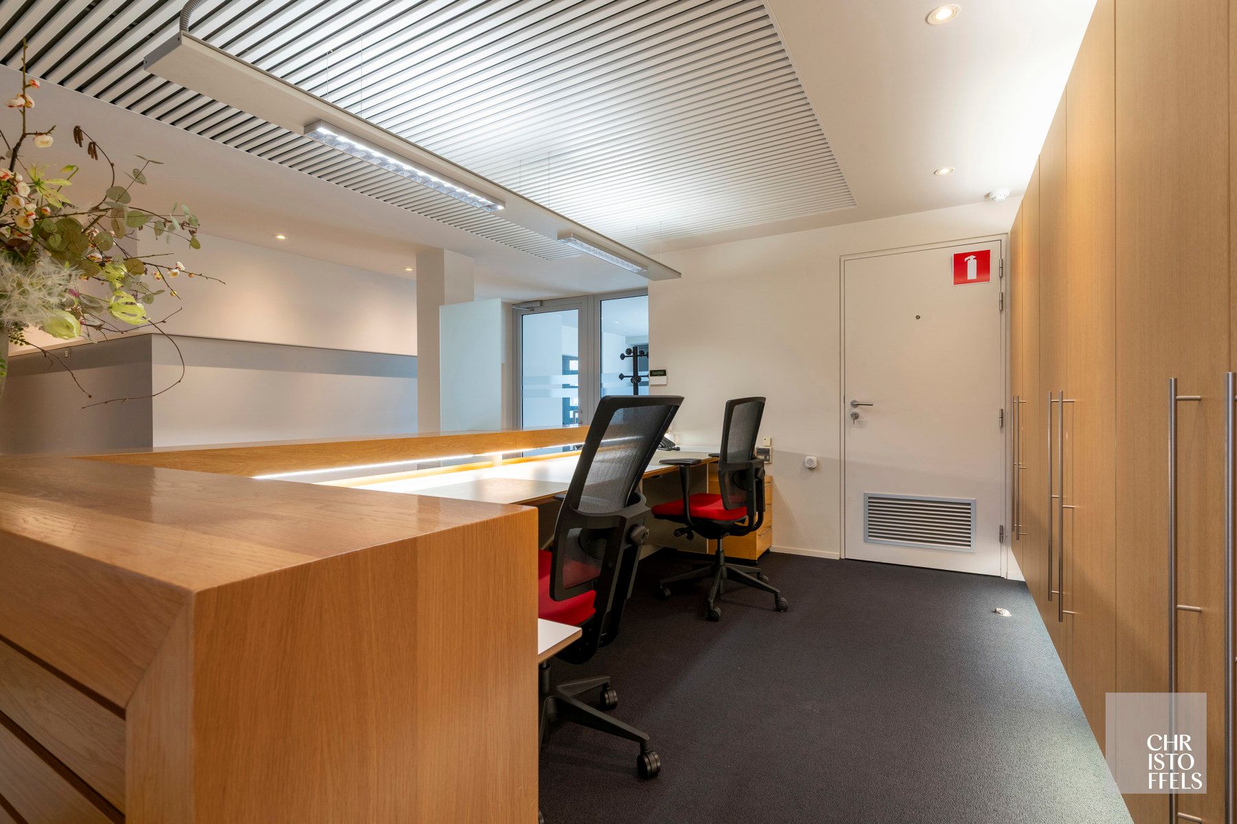 TE HUUR - Kantoorruimte (209m²) op toplocatie in Lanaken!  foto 5