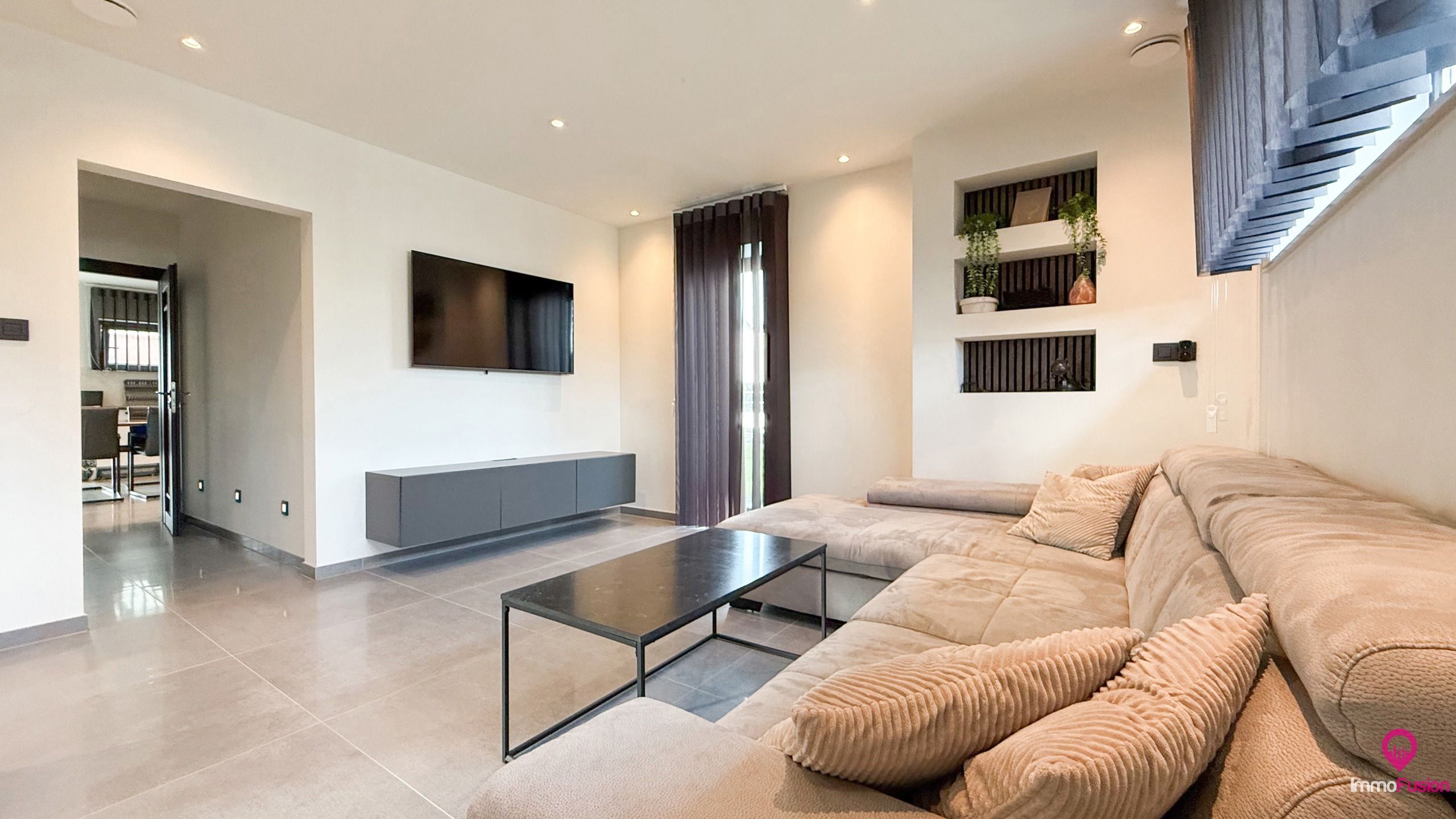 Instapklare, volledig gerenoveerde woning met 4 slaapkamers! foto 5