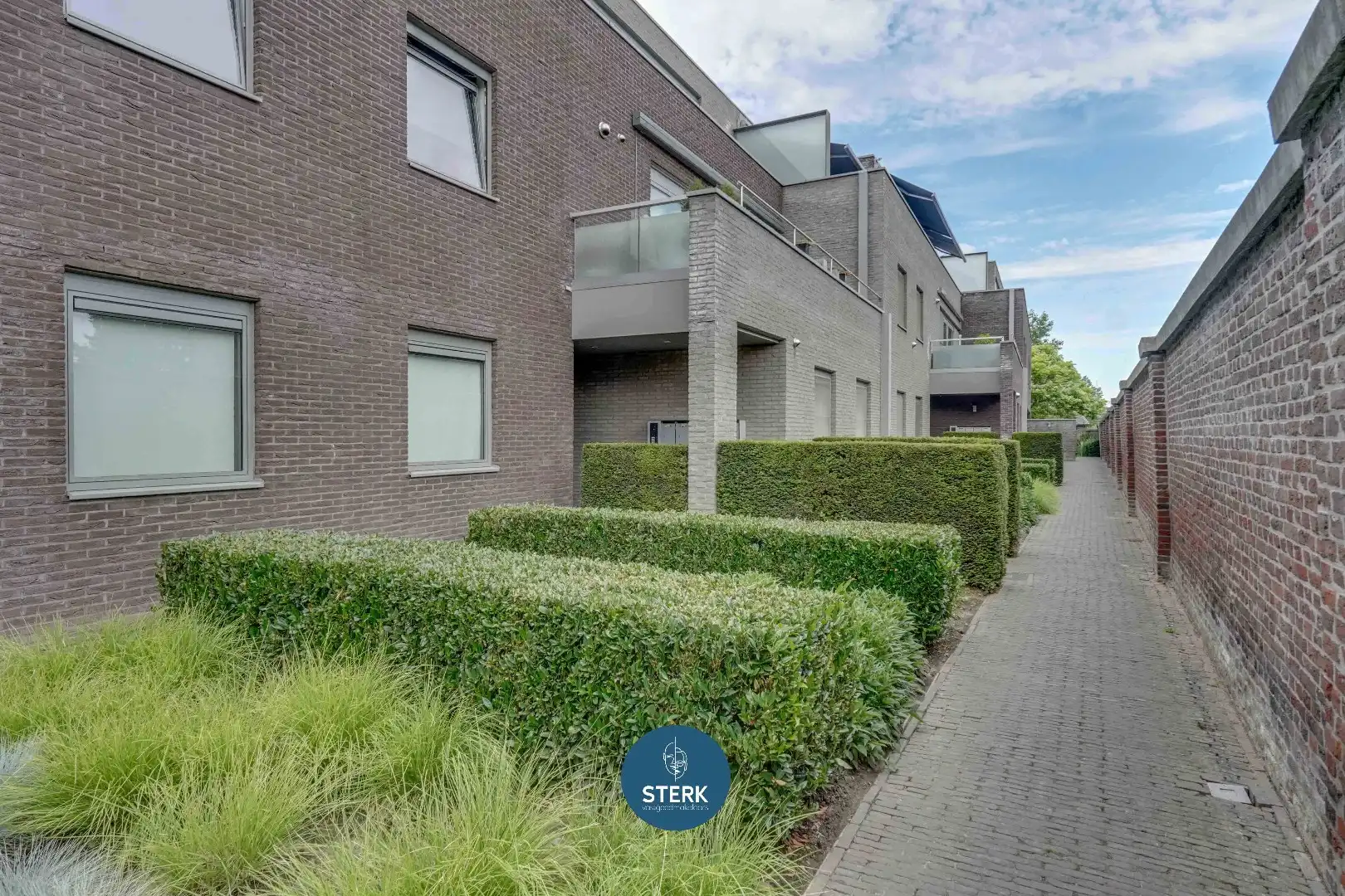 GELIJKVLOERS APPARTEMENT MET 2 SLPKS IN 'HET MOOISTE DORP VAN VLAANDEREN' !  foto 24
