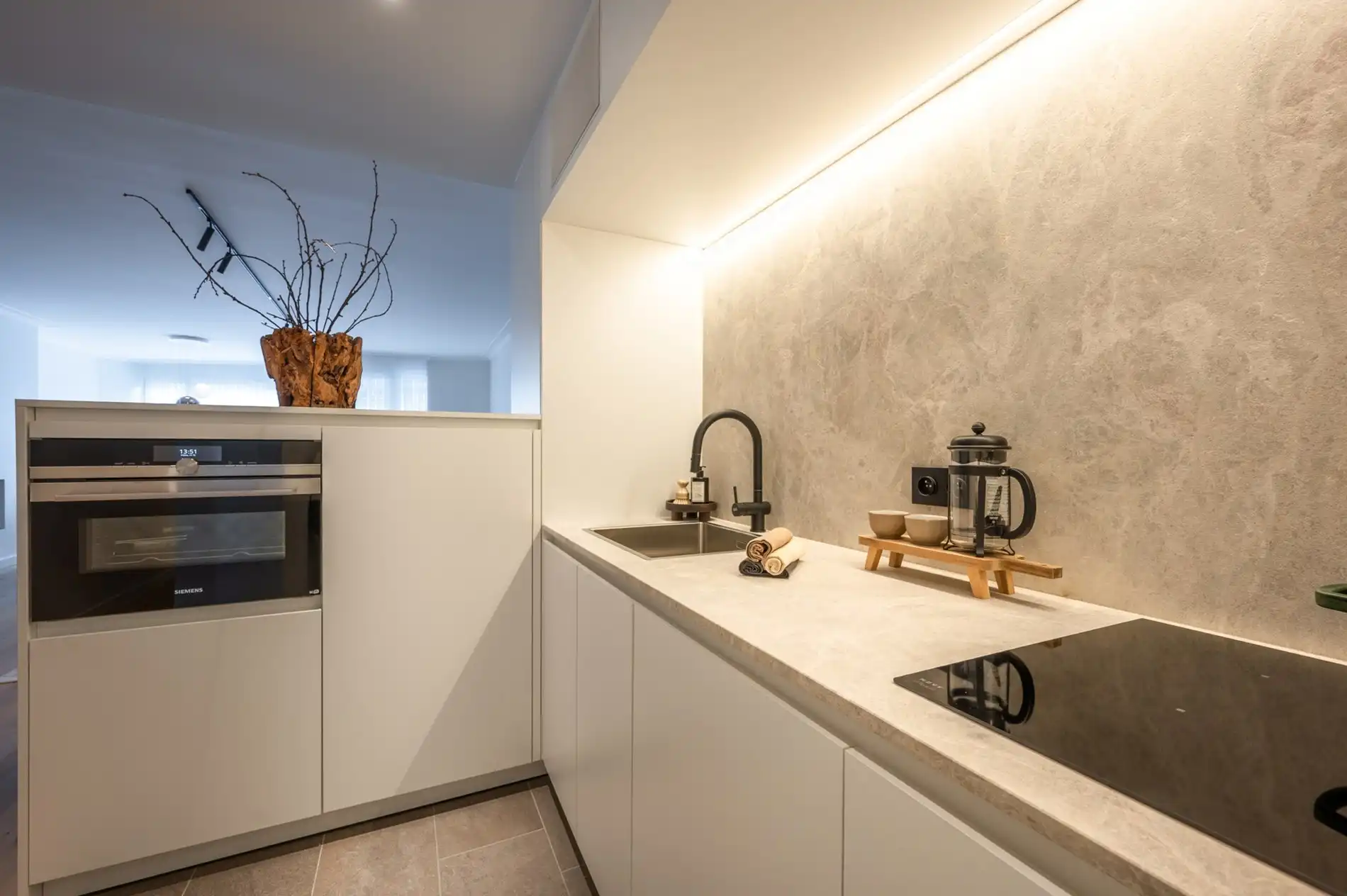 Stijlvol en volledig gerenoveerd appartement op wandelafstand van zee en het commerciële centrum. foto 12