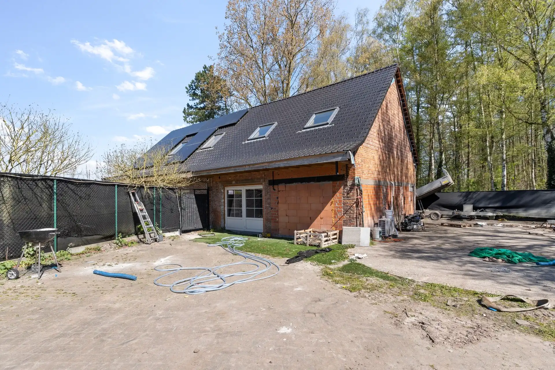 Volledig te renoveren bungalow op een ruim perceel te Moerbeke foto 4