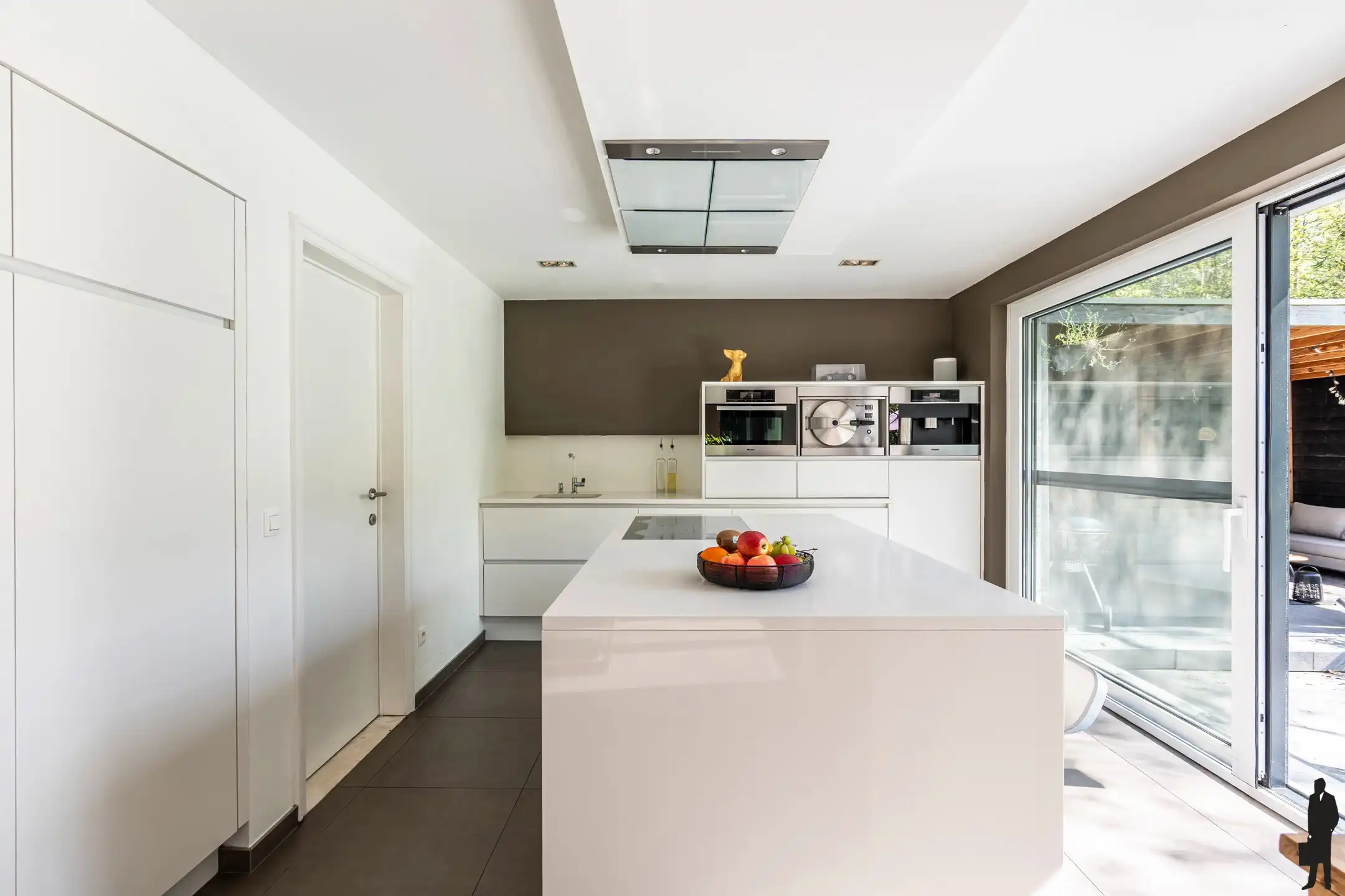 Charmante villa met zwembad op rustige ligging foto 9