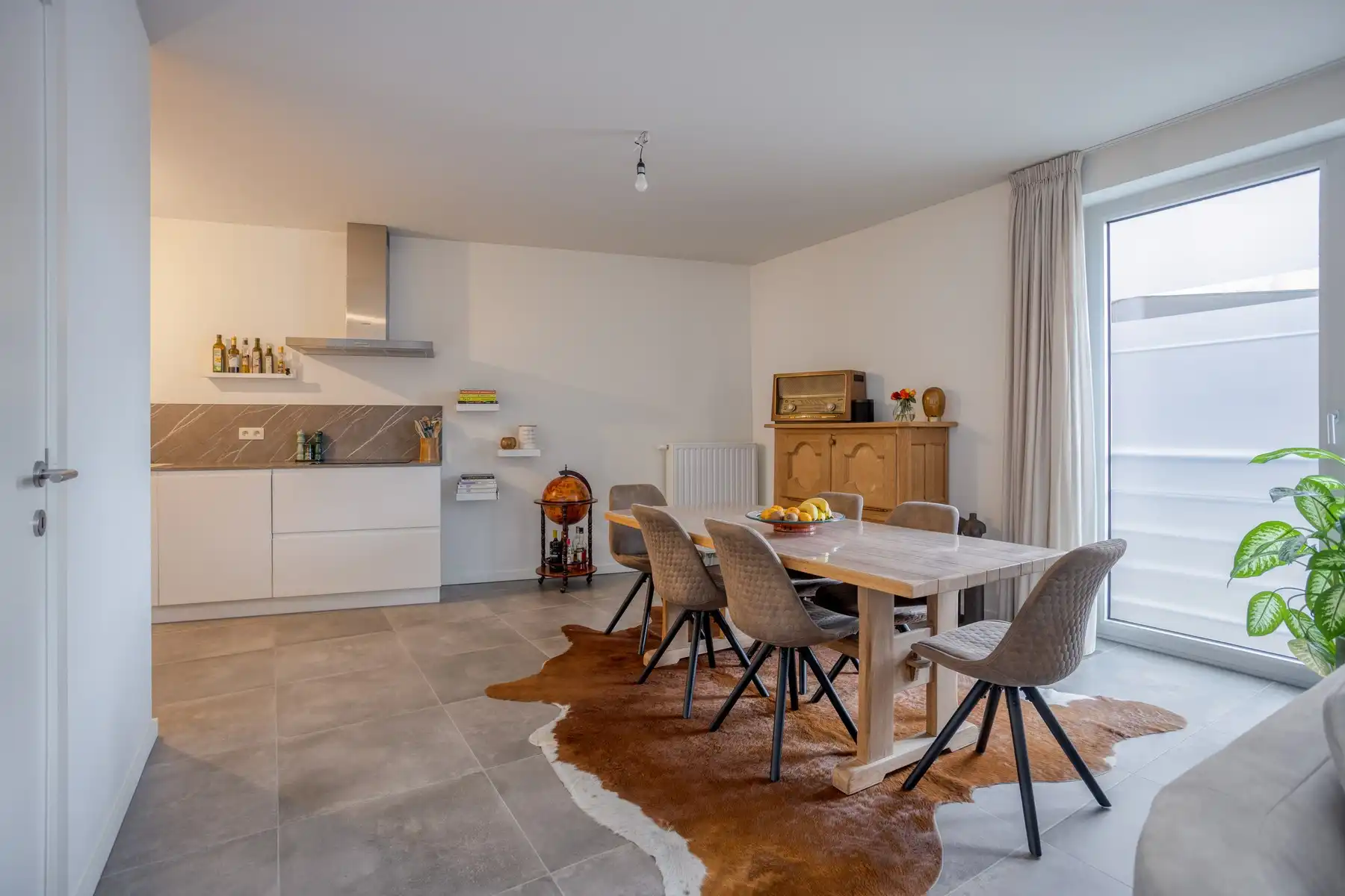 Modern appartement met twee slaapkamers en autostaanplaats nabij het centrum foto 2