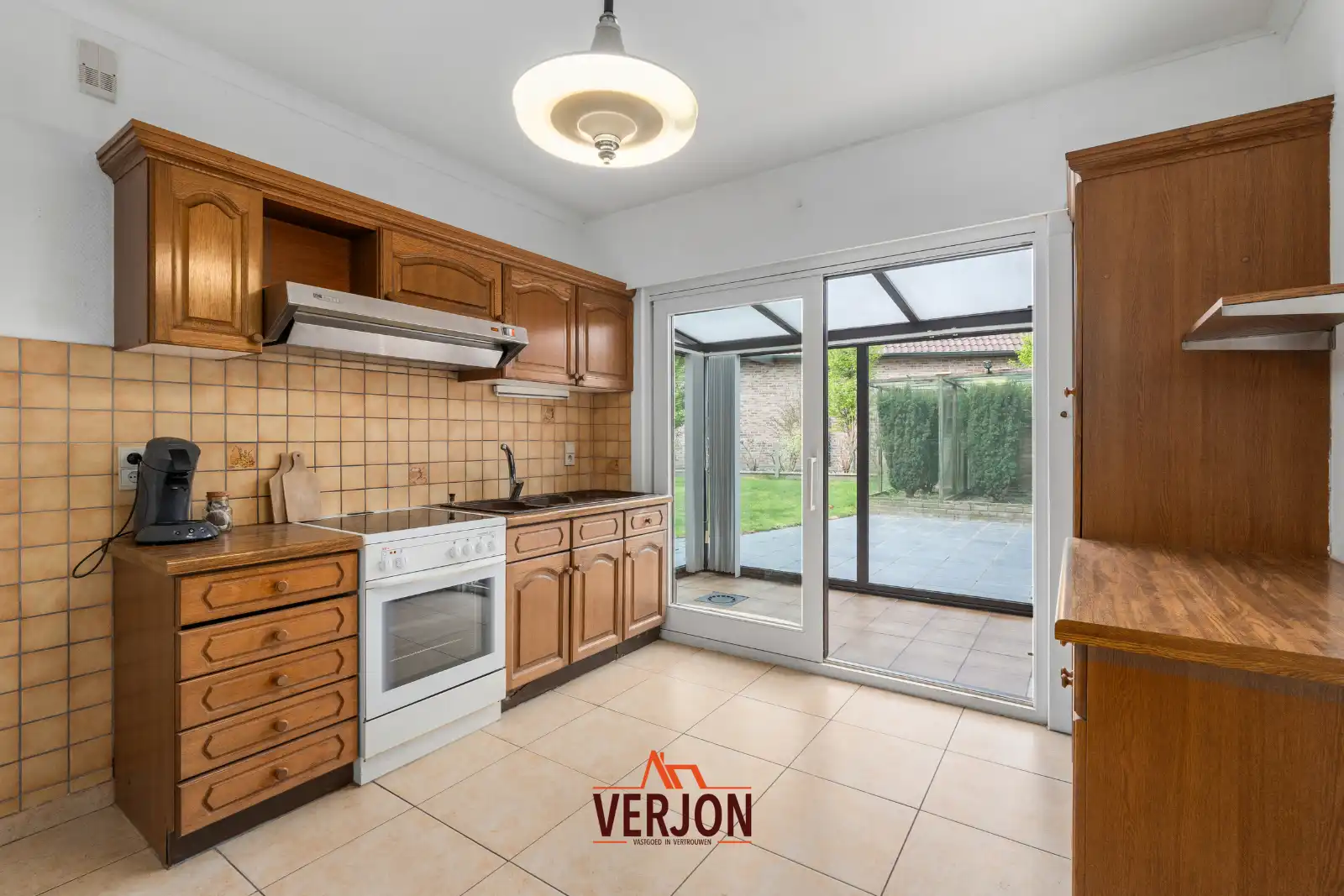 Ruime gezinswoning met 4 slaapkamers, grote garage en zonnige tuin foto 8