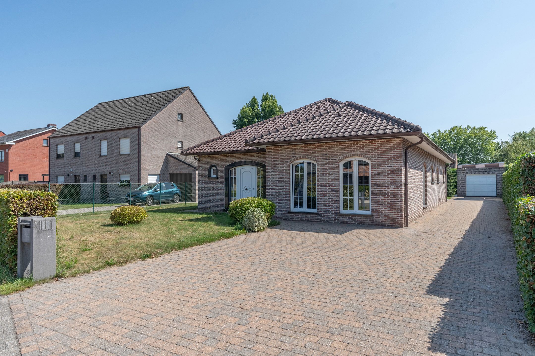 Vrijstaande woning met 3 slpk , garage en tuin te Beerse. foto {{pictureIndex}}