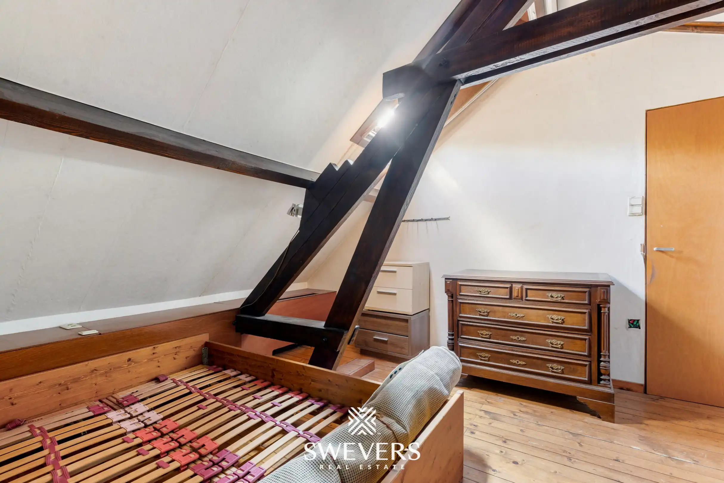 Uitstekend gelegen te renoveren woning met 3 slaapkamers foto 22